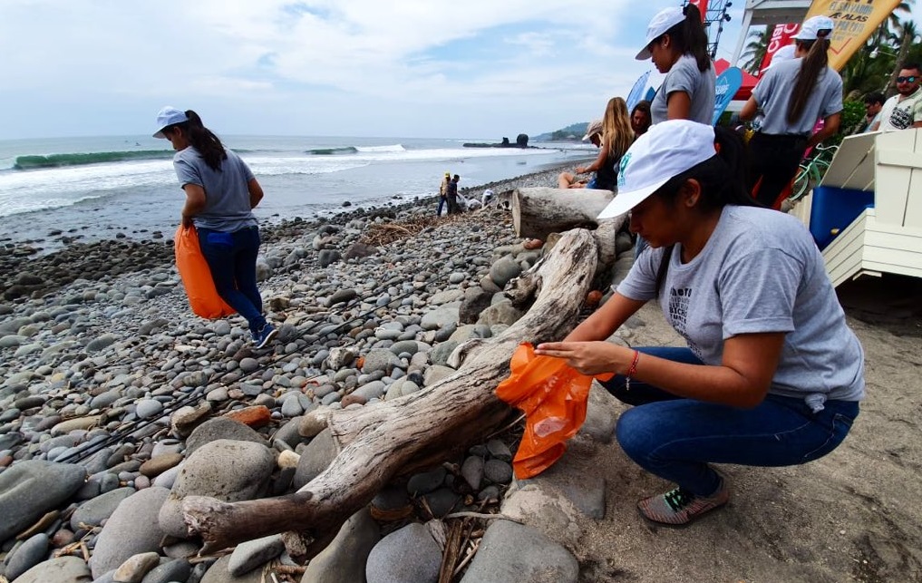 Realizan jornada de limpieza en playa El Tunco luego del ALAS Latin Pro de Surf realizan-jornada-de-limpieza-en-playa-el-tunco-luego-del-alas-latin-pro-de-surf